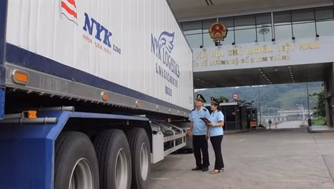 Vietnam gains 6.5 billion USD trade surplus in 7 months ảnh 1