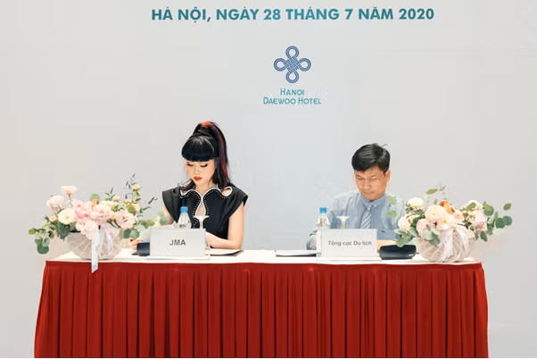 Int’l supermodel helps promote Vietnam’s tourism ảnh 1