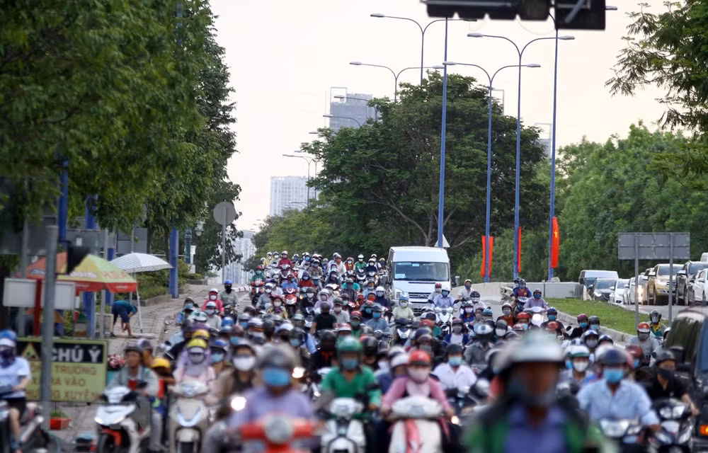 HCM City takes steps to reduce vehicle emissions ảnh 1