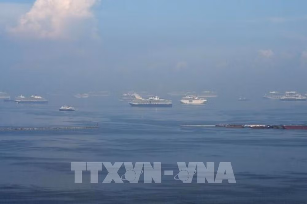 Hundreds of people relocated following oil spill in Philippines ảnh 1