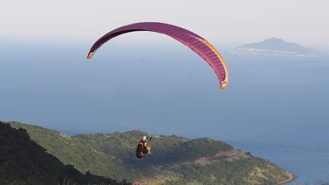 Paragliders to fly over Ly Son Island ảnh 1 Paragliders to fly over Ly Son Island ảnh 1