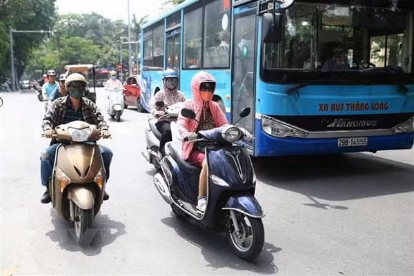 Northern, central regions brace for hot spell ảnh 1