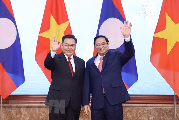 Vietnam ready to assist Laos in fight against COVID-19: PM ảnh 1