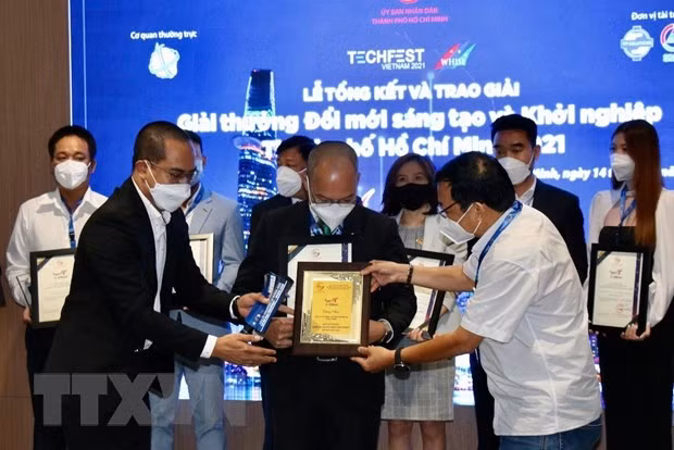 HCM City: 10 collectives, individuals win innovation and start-up awards ảnh 1