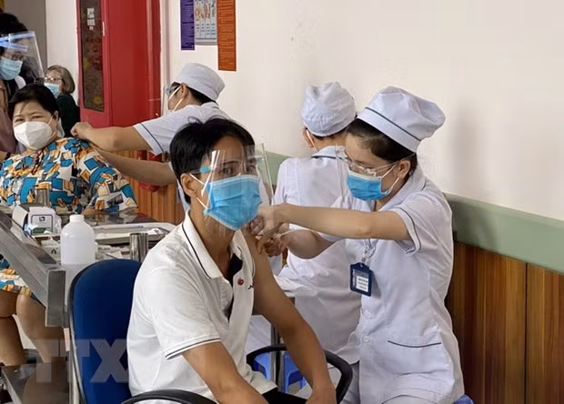 Caseload exceeds 410,000, additional 386 deaths reported ảnh 1