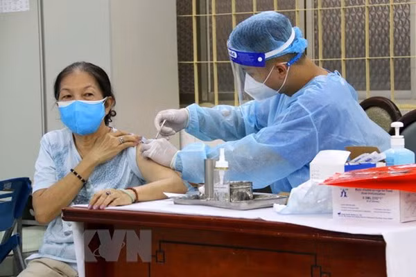 HCM City devises two-period plan to control COVID-19 ảnh 1