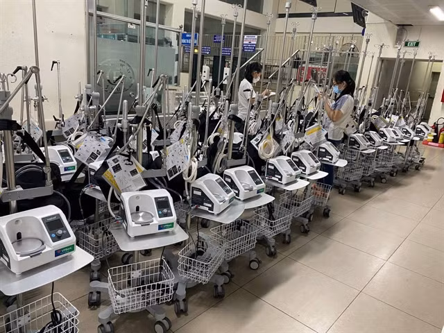 VPBank hands over more than 1,000 ventilators to pandemic-hit southern region ảnh 1