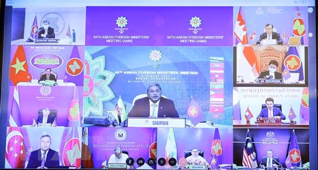 ASEAN affirms peaceful resolution of East Sea disputes based on int’l law ảnh 1
