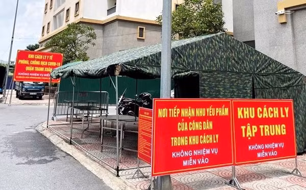 Hanoi intensifies COVID-19 control measures amid rising infections ảnh 1