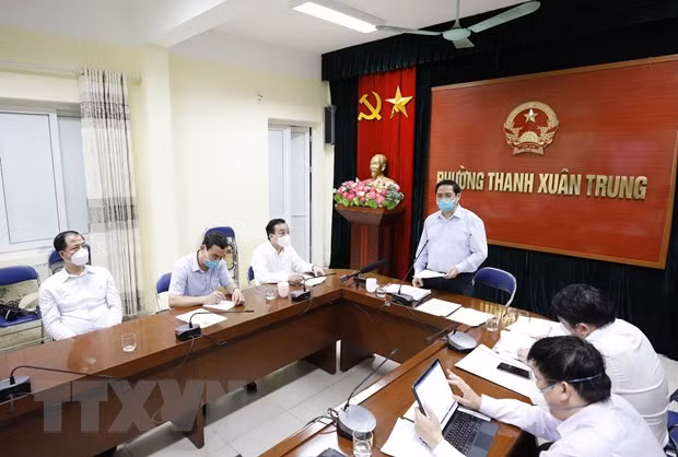 PM inspects COVID-19 prevention, control in Hanoi ảnh 2