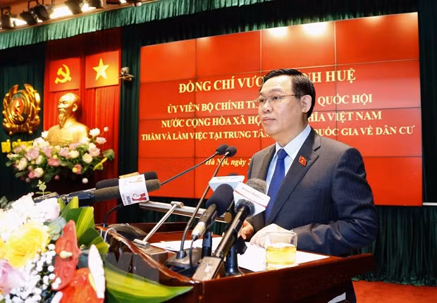 Top legislator visits national population data centre ảnh 1 Top legislator visits national population data centre ảnh 1