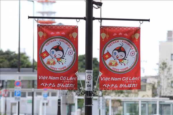 Japanese people cheer on Vietnamese athletes with disabilities ảnh 1