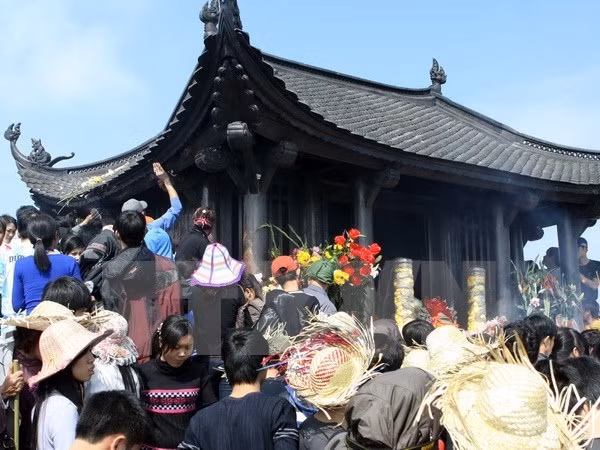Yen Tu Buddhist spring festival opens ảnh 1
