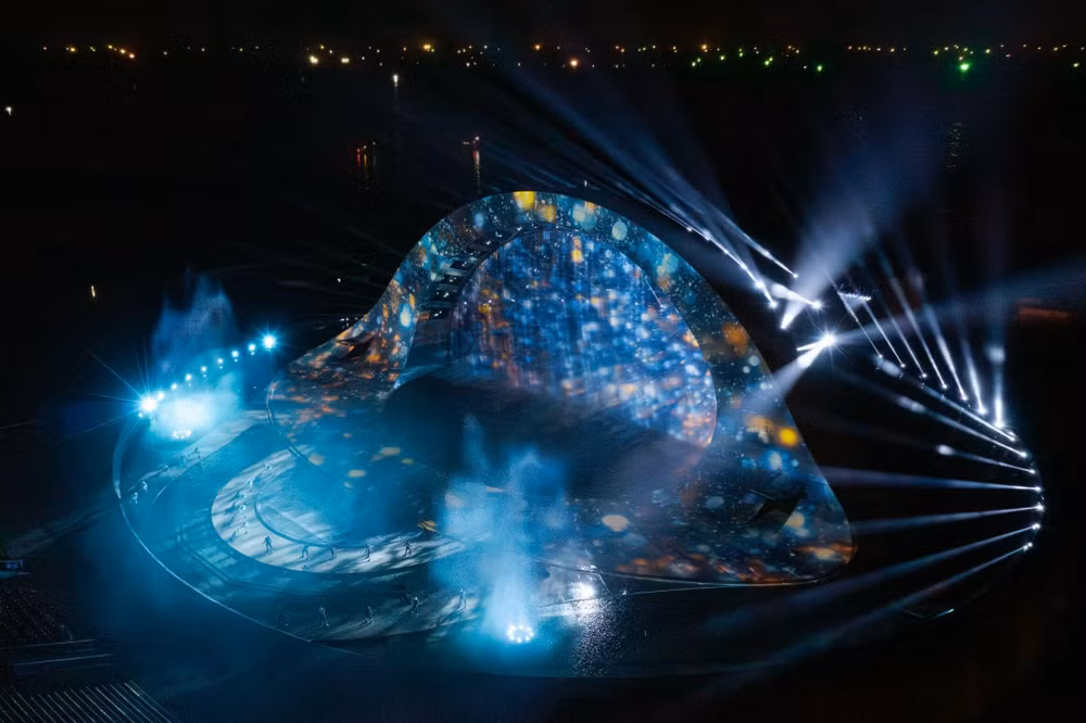 Phu Quoc Island unveils 'Kiss of the Sea', the largest multimedia show held on water in the world ảnh 2