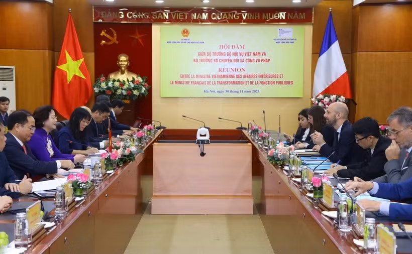 Vietnam, France cooperate in digital transformation, public service reform ảnh 1