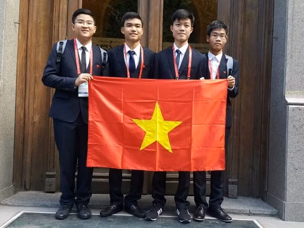 Vietnam bags two golds at international chemistry Olympiad ảnh 1