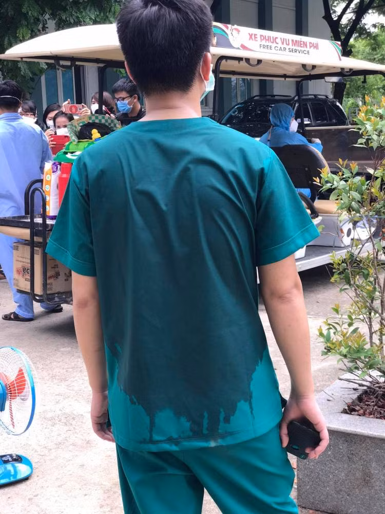 Doctors rush to Da Nang to support treatment of COVID-19 patients ảnh 3