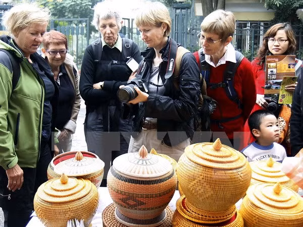 Hanoi tourism sector eyes Western Europe, Belarus tourists ảnh 1