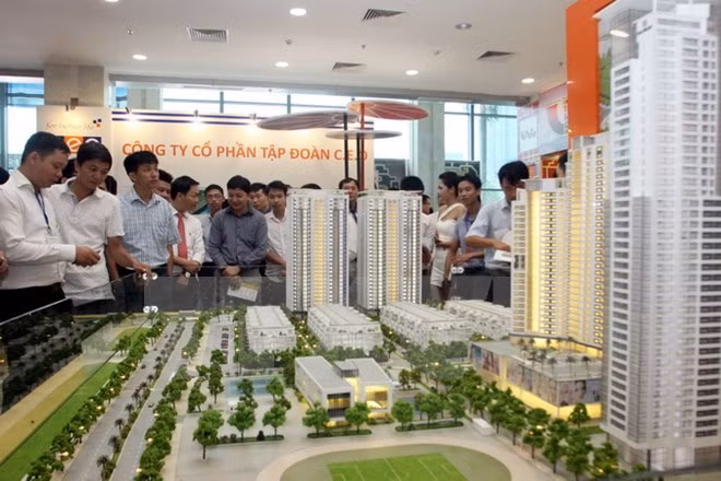 Realty exposition underway in Hanoi ảnh 1