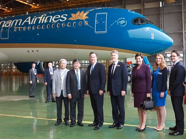 UK PM calls at Vietnam Airlines’ A350 aircraft fleet ảnh 1