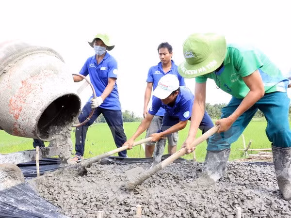 HCM City: Over 100 youth join volunteer activities in Laos ảnh 1 HCM City: Over 100 youth join volunteer activities in Laos ảnh 1