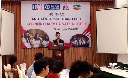 Safety of adolescent girls on public transport discussed ảnh 1