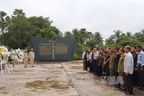 War martyrs commemorated abroad ảnh 1
