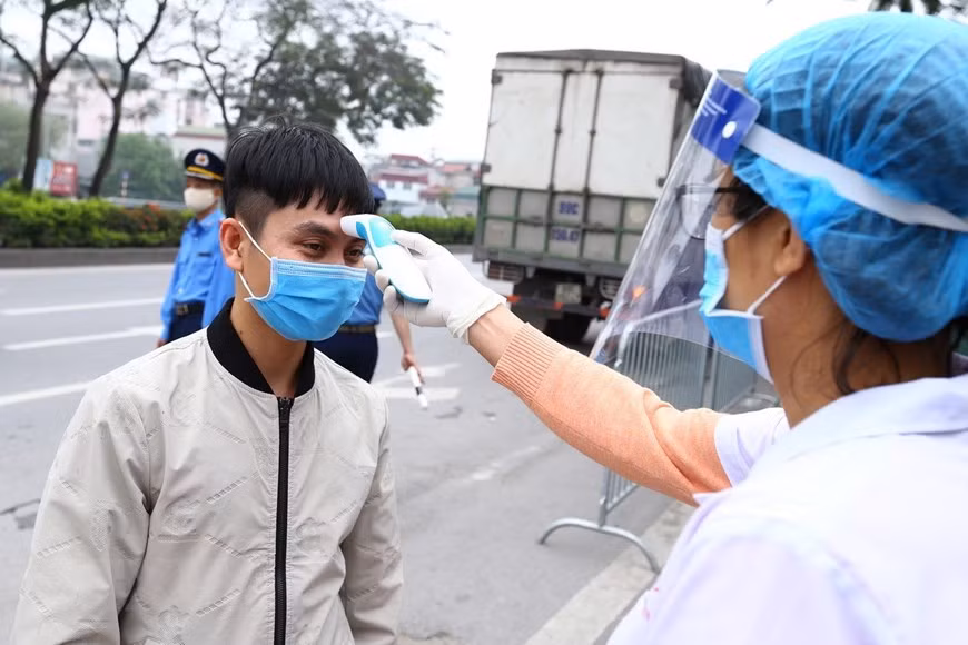 Health Ministry sends experts to help Hanoi fight COVID-19 ảnh 1 Health Ministry sends experts to help Hanoi fight COVID-19 ảnh 1