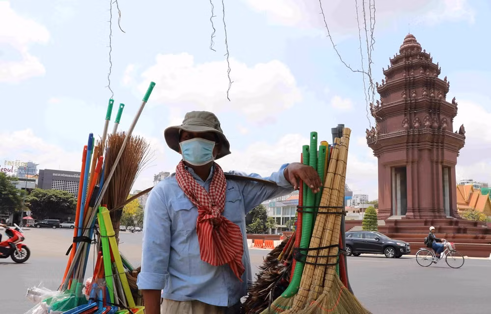 Cambodia restricts travel to curb COVID-19 ảnh 1