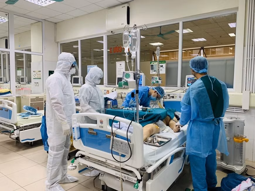 International press highlights Vietnam's success in combating COVID-19 ảnh 1