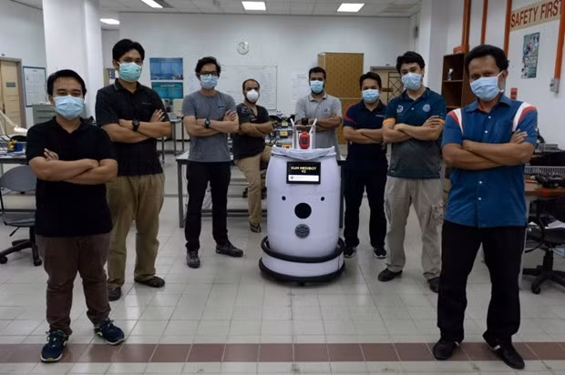 Malaysia: Newly-created robot to help doctors check on COVID-19 patients ảnh 1