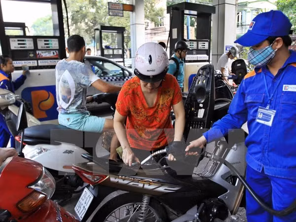 Fuel prices hike after five cuts in a row ảnh 1