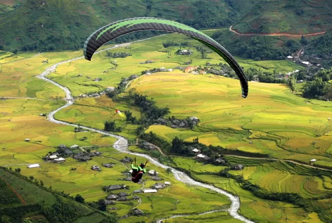 Paragliding festival kicks off in Yen Bai ảnh 1