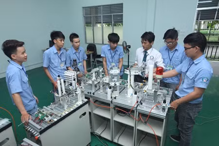 University graduates face high unemployment ảnh 1