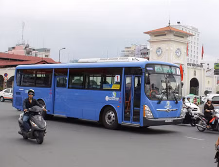 New public bus lines to Tan Son Nhat airport to be added ảnh 1