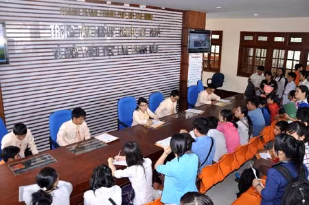 Youth make up large portion of unemployed labour ảnh 1