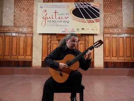 Italian guitarist to perform in Hanoi ảnh 1