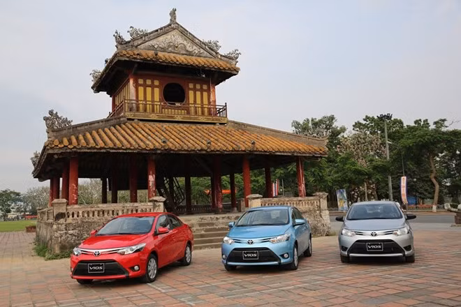 Toyota Vietnam sees sales double in March ảnh 1
