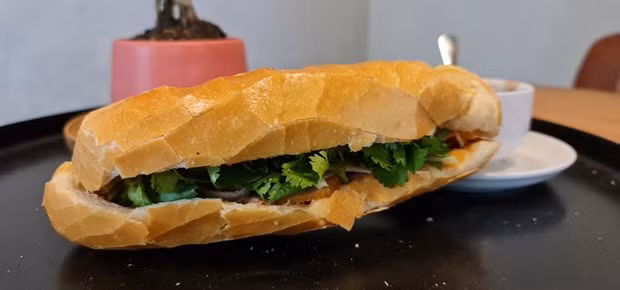 Vietnamese baguette ranked 7th in world’s top 50 best street foods: TasteAtlas ảnh 1