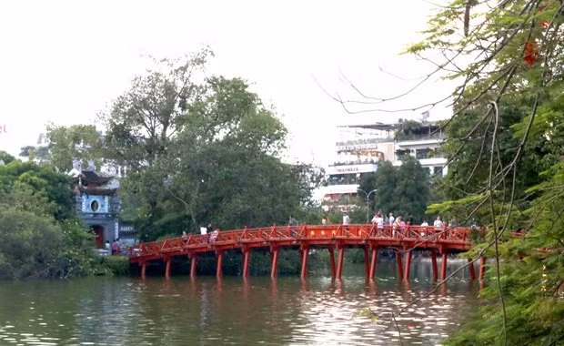 Hanoi among top 12 safest places for solo female travelers ảnh 3