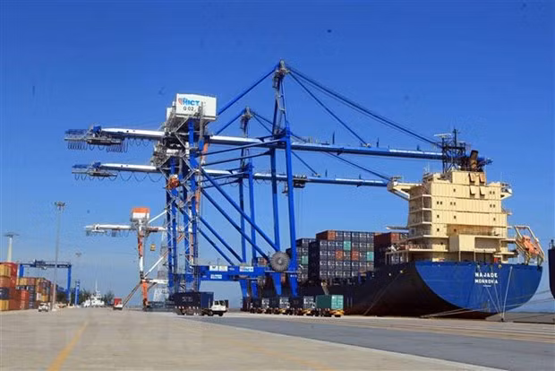 Cargo through seaports rises 3 percent in four months ảnh 1