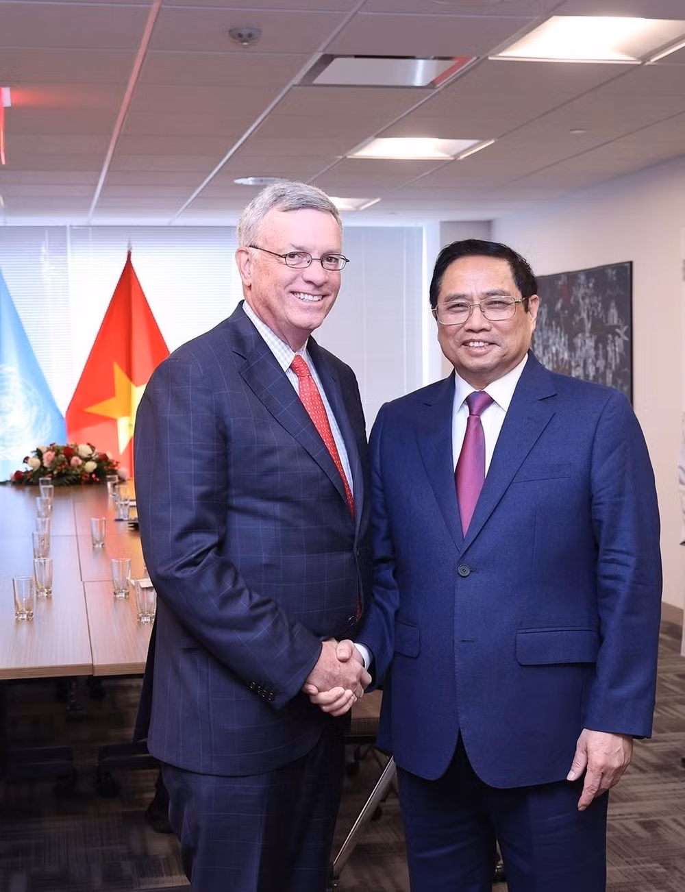 Prime Minister meets representatives of investment funds, groups in New York ảnh 2