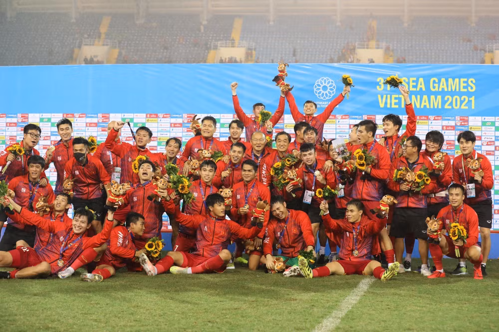 Vietnam’s SEA Games football victory finds prominent coverage in foreign media ảnh 1