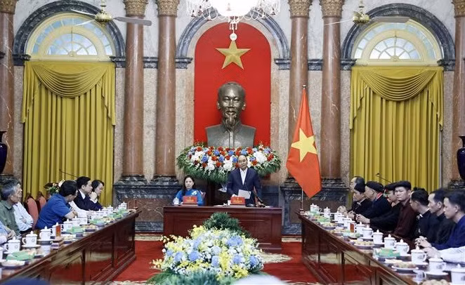 President meets ethnic minority delegation from Tuyen Quang ảnh 1