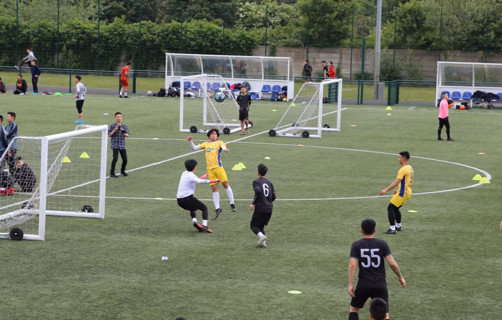 Football tournament promotes cohesion among OVs in UK ảnh 1 Football tournament promotes cohesion among OVs in UK ảnh 1