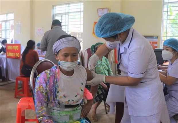 Vietnam records 1,587 new COVID-19 cases on May 20 ảnh 1