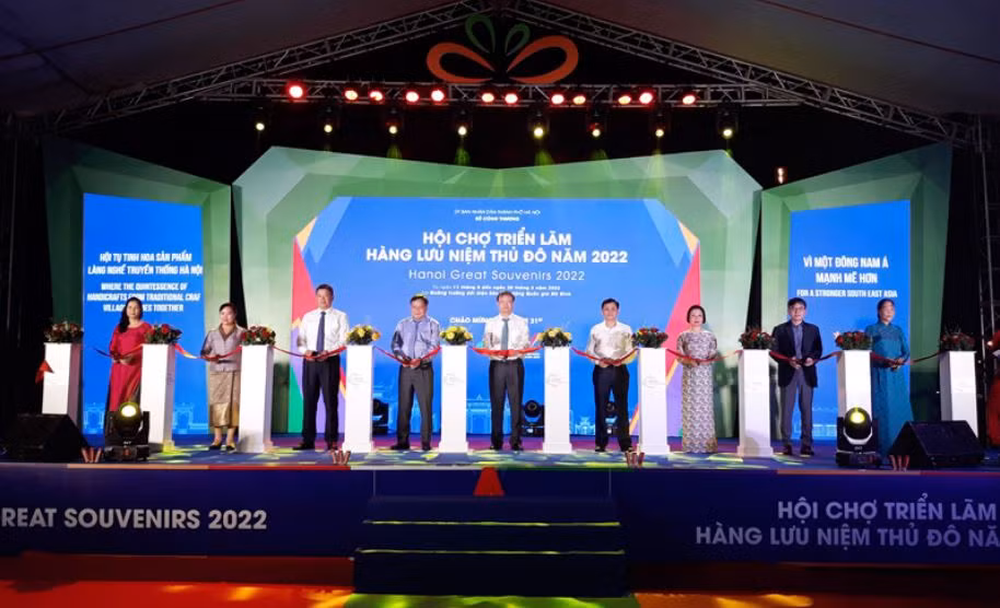SEA Games 31: Hanoi Great Souvenirs 2022 opens ảnh 1