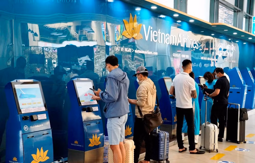 Vietnam Airlines makes online check-in services available at two more airports ảnh 1