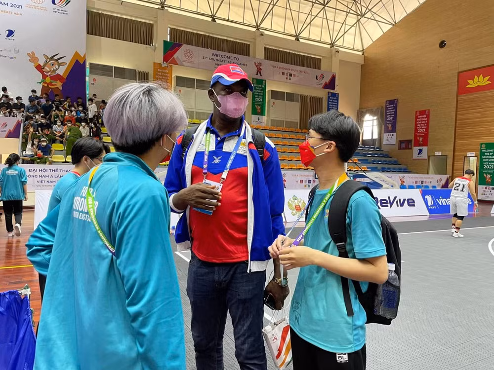 Volunteers do best to impress SEA Games 31 guests ảnh 1