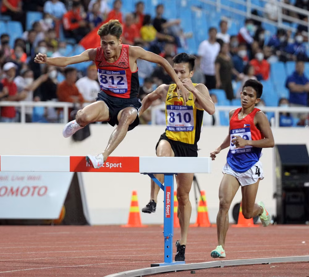 SEA Games 31: Four more gold medals for Vietnamese runners ảnh 1